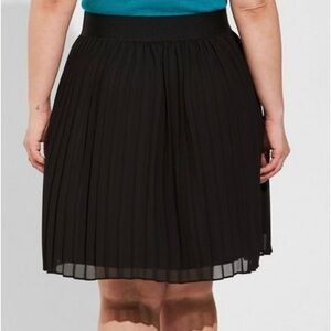 Torrid pleated mini chiffon skirt